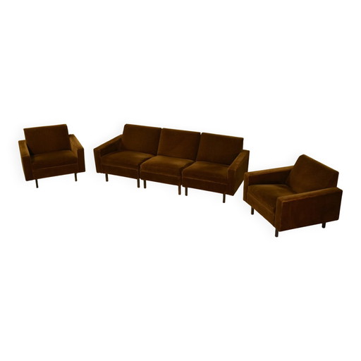 Bankstel en 2 fauteuils in bruin fluweel uit de jaren 60.