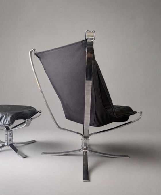 Image 1 of Vintage Falcon loungestoel en voetenbank, Sigurd Resell, chroom