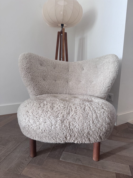 Image 1 of &Tradition petit fauteuil Petra VB1 peau de mouton clair de lune