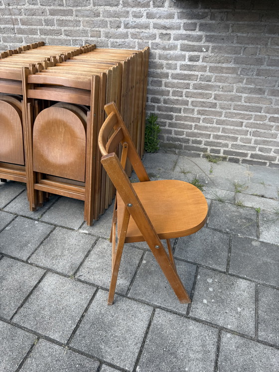 Image 1 of Partij van 37x vintage hardhouten klapstoel ‘70