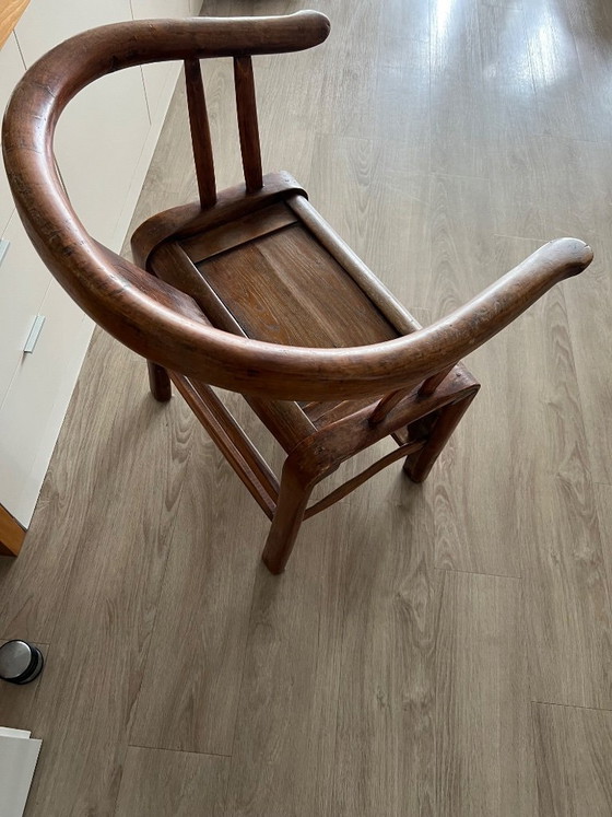 Image 1 of Silla antigua china de Shandong con forma de herradura.