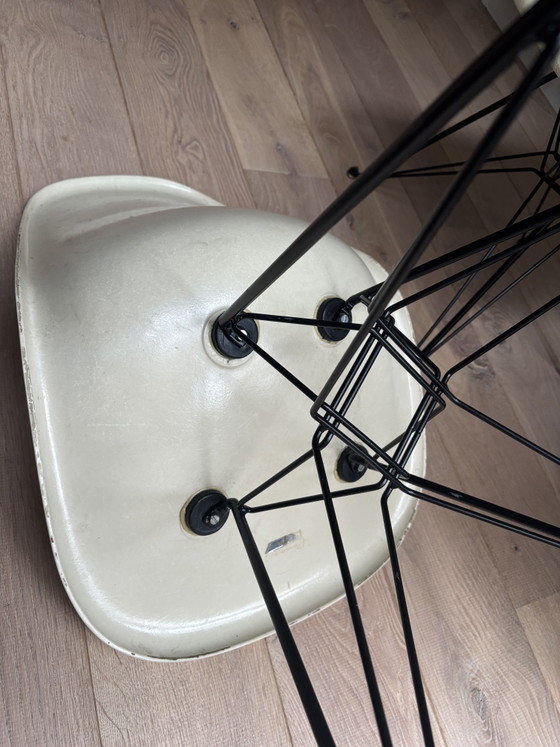 2x Chaises d'appoint Vintage Eames Miller DSR en fibre de verre – Parchment – Herman Miller (photo 6 of 9)
