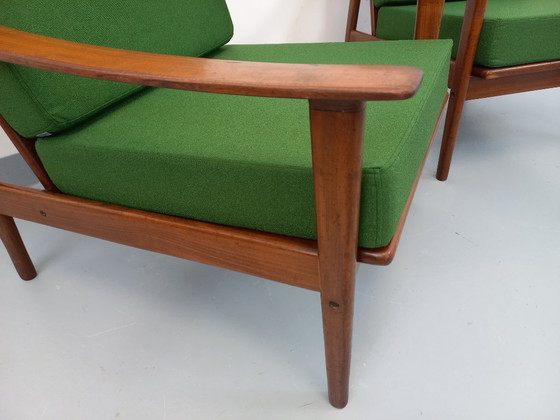 Image 1 of Een paar vintage Scandinavische fauteuils van teakhout met groene stof uit de jaren 60.