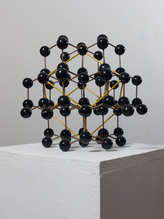 Image 1 of Ancien modèle structural, outil pédagogique de chimie, atomes, République tchèque, diamant