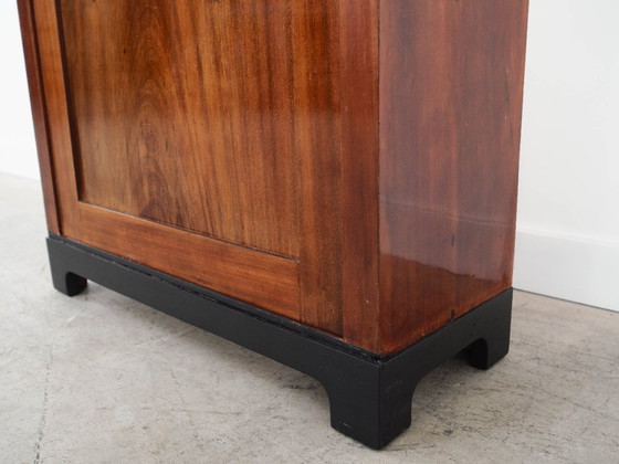 Image 1 of Notenhouten vitrinekast, Deens design, jaren 60, gemaakt in Denemarken.