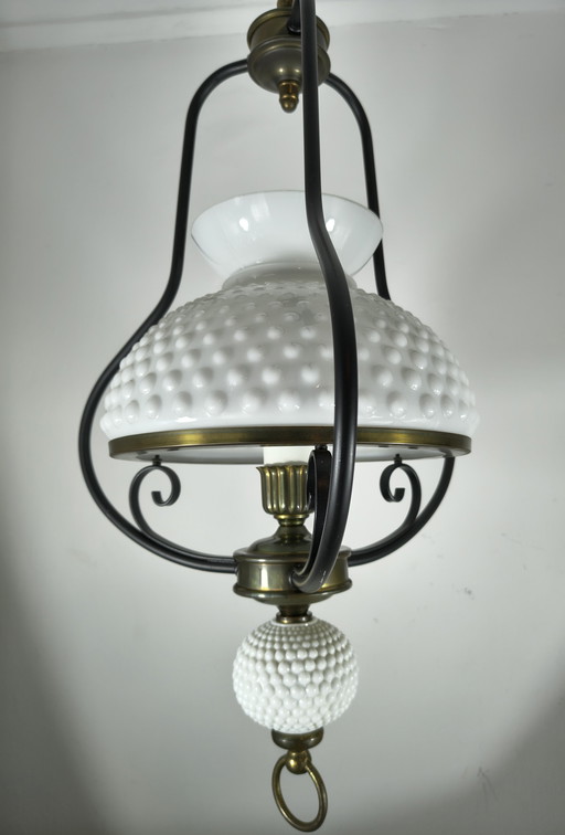 Lámpara de aceite antigua de cristal opalino