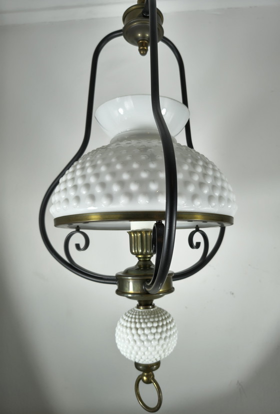 Image 1 of Lámpara de aceite antigua de cristal opalino