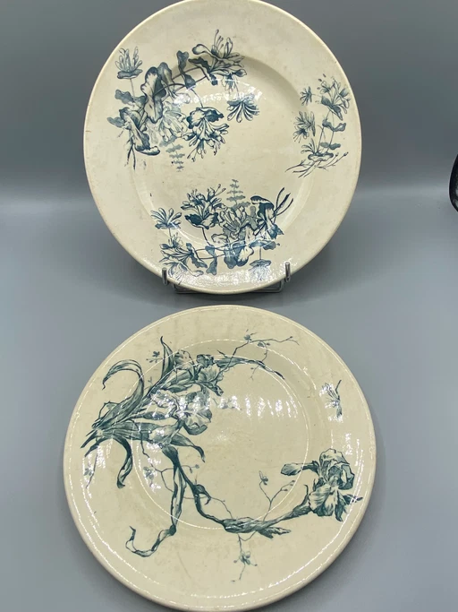 2 Gien faience borden – Japonisme – Blauw bloemmotief – Eind 19e eeuw – servies