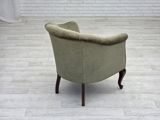 Image 1 of Fauteuil danois des années 60, velours vert, pieds en hêtre.
