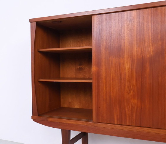 Image 1 of Vintage hoog teak dressoir met 4 schuifdeuren, 1960s