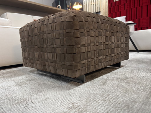 Pouf ottoman Flexform Bangkok en daim LP 3 500 €
