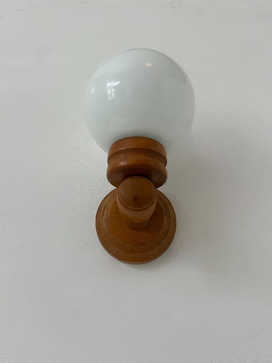 Image 1 of Coppia di applique vintage, pino e vetro opalino, Francia 1980