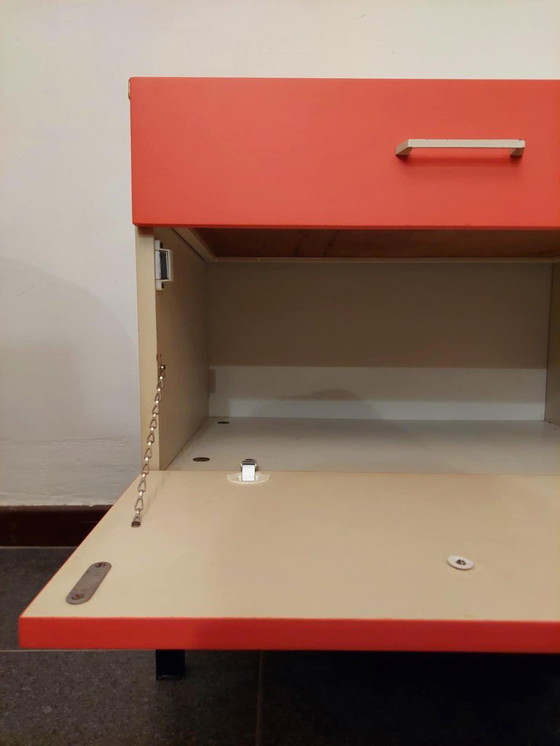 Image 1 of Cassettiera/mobiletto basso arancione vintage, anni '70