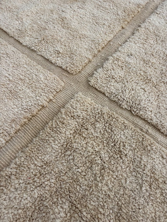 Image 1 of Moderner weißer marokkanischer Mrirt-Wollteppich 200 x 260 cm – Abstrakter handgewebter Berberteppich