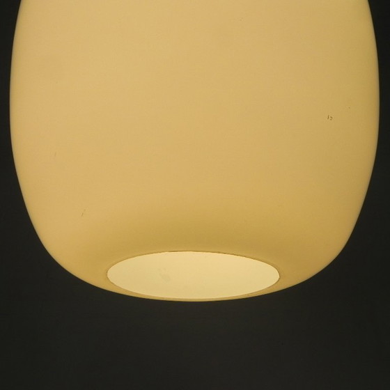 Image 1 of Vintage schoollamp met witte matglazen kap en verchroomd armatuur, jaren 50