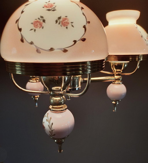 Lámpara colgante vintage de 3 luces – Cristal opalino con estampado floral y latón
