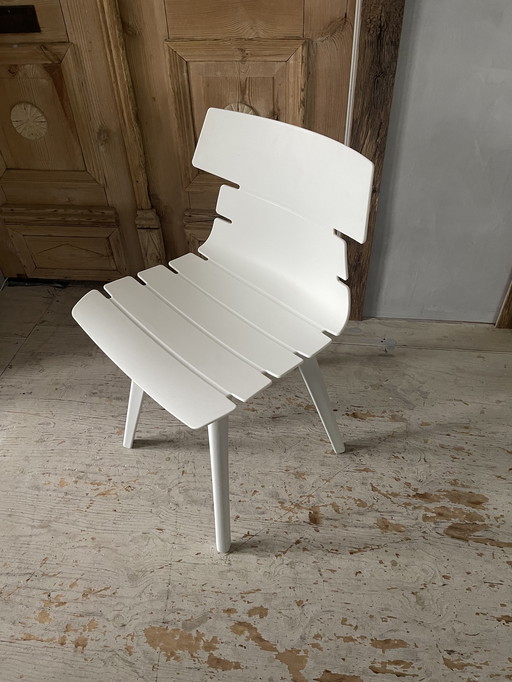 Silla de jardín de diseño blanca