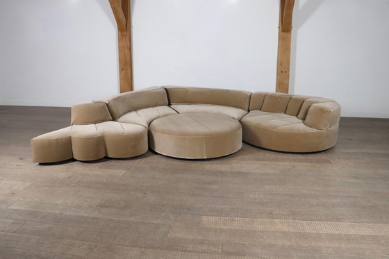 Image 1 of Roche Bobois "Paysage" Sofalandschaft aus beigem Samt von Hans Hopfer, 1974
