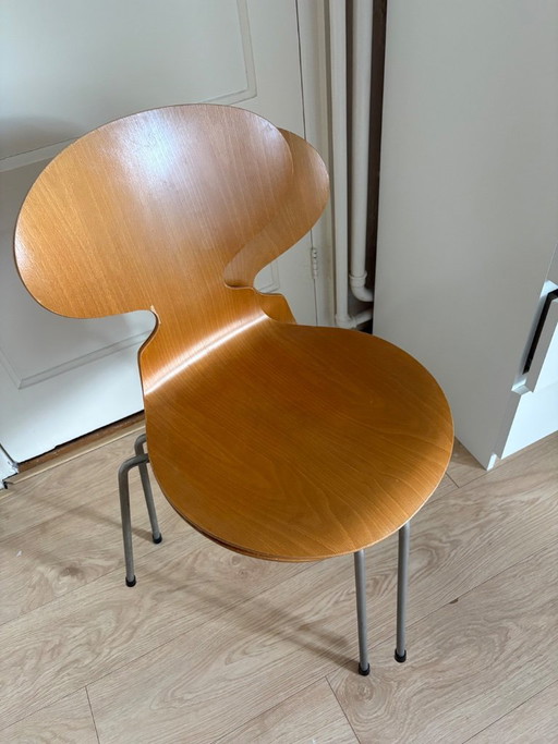 2 x Arne Jacobsen Ant stoeltje