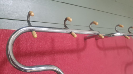 Image 1 of Appendiabiti da parete vintage di metà secolo - cromato - legno - mensola per cappelli.