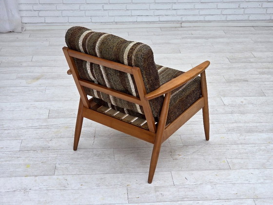 Image 1 of Fauteuil danois des années 1970, en bois de hêtre, recouvert de tissu d'ameublement en laine.