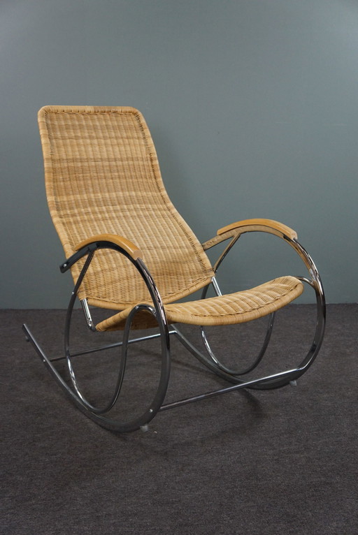 Sedia a dondolo vintage di design italiano