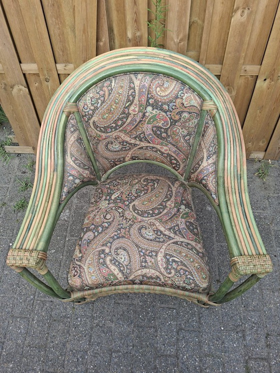 Vintage Rotan Fauteuil Is Een Karakteristiek Meubelstuk Met Een Uitgesproken Bohemian En Maximalistische (photo 5 of 11)