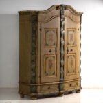 Antiker barocker bemalter Kleiderschrank aus Kiefer – Österreichisch-Ungarische Monarchie, Jahr 1794 (photo 18 of 40)