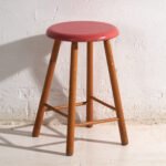 Taburete de madera antiguo con asiento redondo – Europa Central, circa 1950 – Vintage (photo 6 of 35)