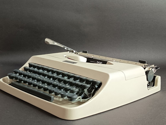 Image 1 of Underwood 18, La macchina da scrivere italiana (1966) restaurata