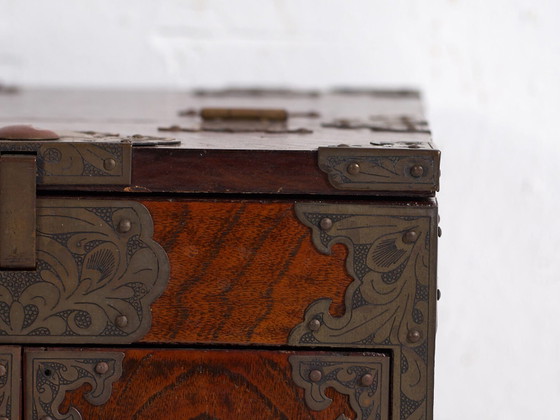 Antica scatola da toeletta con specchio in legno di zelkova – Corea, 1900 circa – Tolette, Glass, Brass (photo 29 of 40)