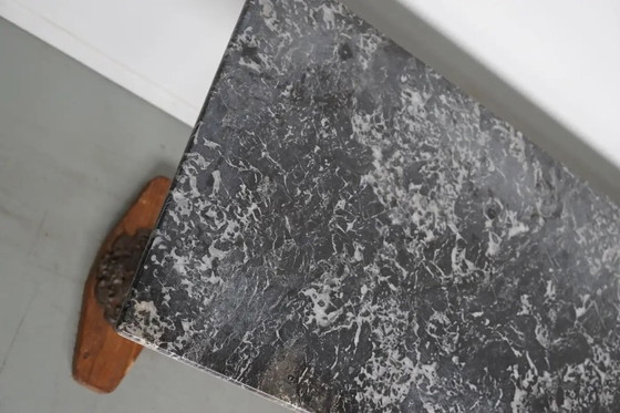 Image 1 of Franse marmeren en gietijzeren console- of bijzettafel, 19e eeuw