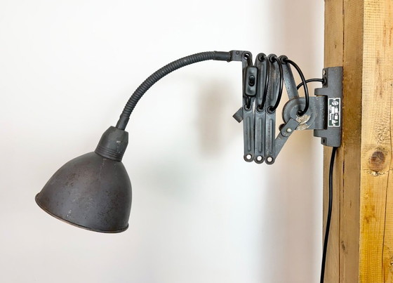 Image 1 of Grijze industriële wandlamp met flexibele arm van Elektroinstala, jaren 60.