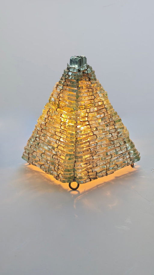 Lampada a piramide in vetro, design moderno di metà secolo