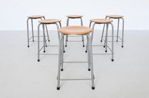 6 tabourets industriels par Ahrend de Cirkel