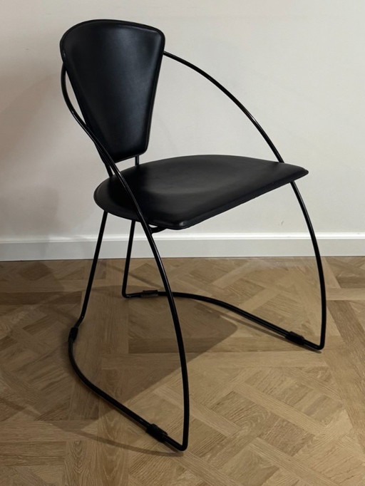 6er Set moderne italienische Stühle aus schwarzem Metall & Leder, 1980er