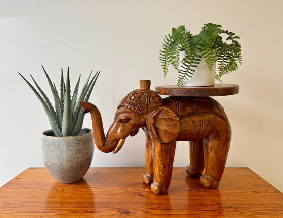 Image 1 of Portavasi vintage in legno a forma di elefante