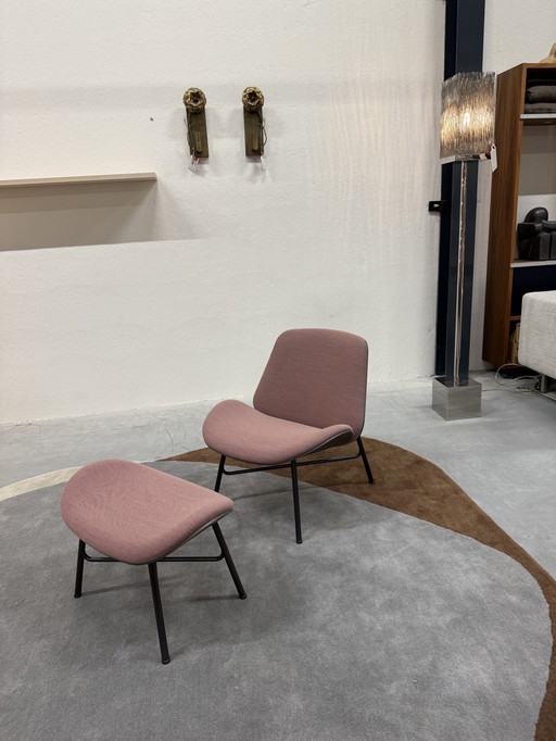 Poltrona Pode Nihan con pouf in tessuto Steelcut trio