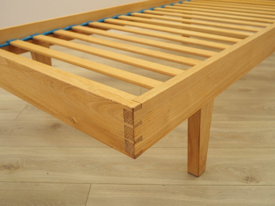 Image 1 of Essenhouten bed, Deens design, jaren 70, gemaakt in Denemarken.