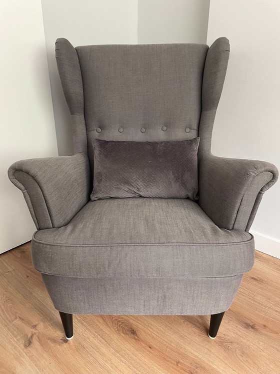Image 1 of Sillón de tela gris