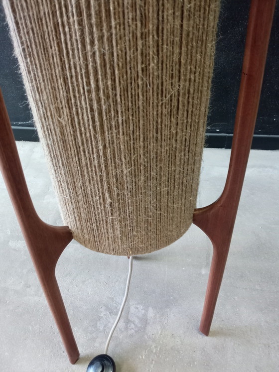 Lampada scandinava a treppiede a razzo – Lampade da terra, Wood (photo 4 of 5)