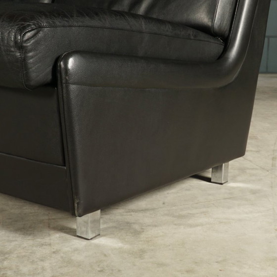 Image 1 of Conjunto de sofás de cuero negro de mediados de siglo – década de 1960