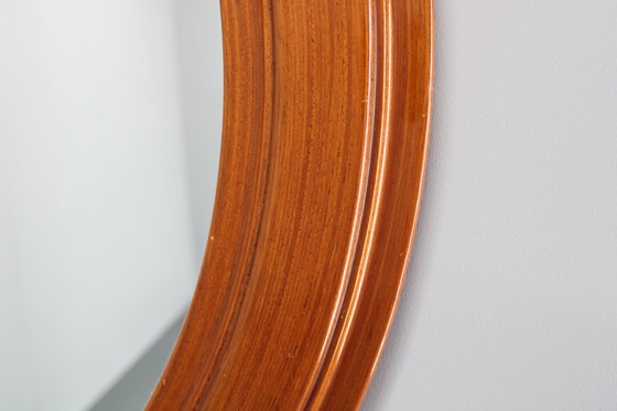 Image 1 of Miroir ovale en bois des années 1970, Italie