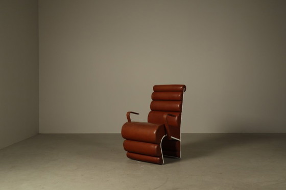 Pair of sculptural cognac leather armchairs, 1970s – Metal (photo 6 of 15)
