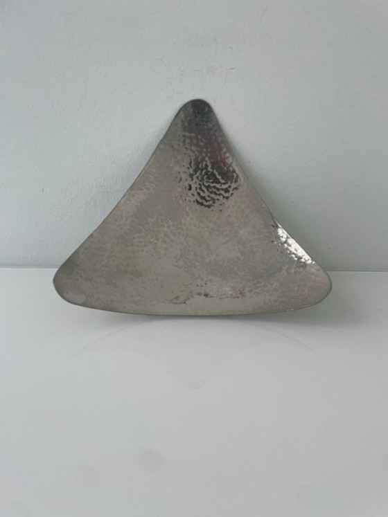 Image 1 of Vintage triangular metal bowl on a base – hammered texture