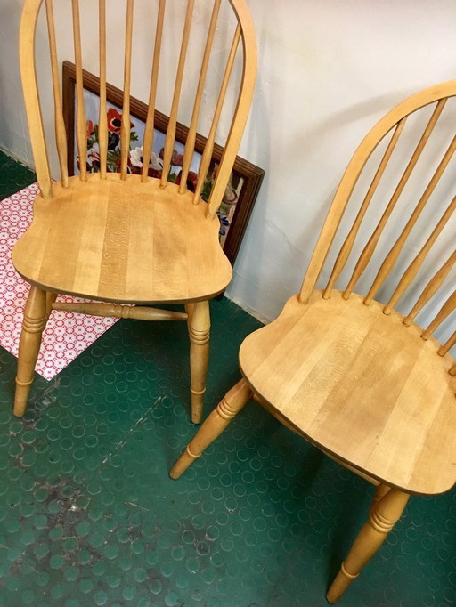 Pair of Windsor chairs, vintage beechwood