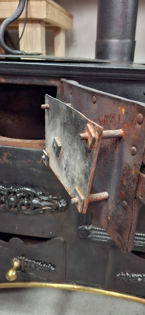 Image 1 of Cuisinière à charbon antique en fer forgé de la fin du 19e siècle