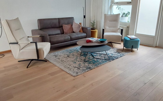 Image 1 of 2 beige draai fauteuils