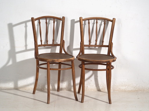 Paire de chaises Thonet en bois courbé avec fuseaux tournés – Europe Centrale, c. 1920