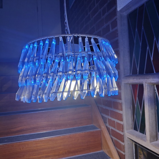 Suspension vintage en lucite à prisme – Lumière blanche et bleue – Lustre postmoderne – Other (photo 3 of 11)